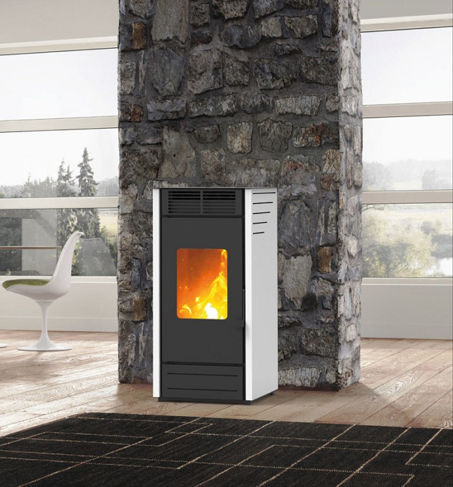 STUFA A PELLET KARMEK ONE MOD. ASIA S1 AD ARIA VENTILATA 7,3 KW IN ACCIAIO BIANCO