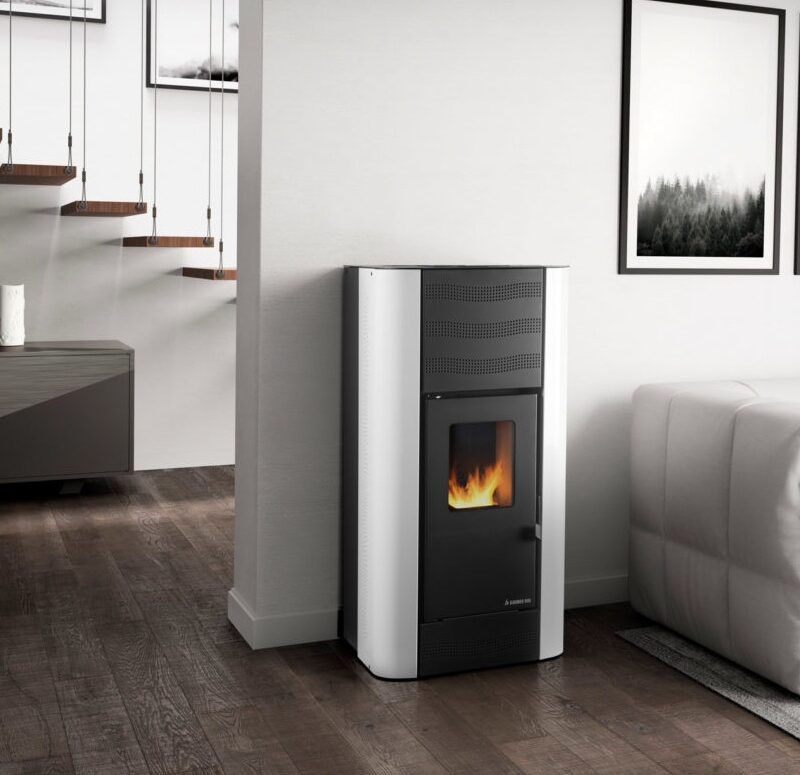 TERMOSTUFA A PELLET KARMEK ONE MOD. BERNA IN ACCIAIO 16 KW BIANCO